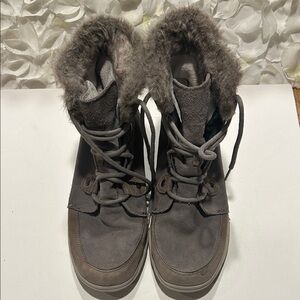 Sorel Women's Gray Suede Lace-Up Fur Trim Boots